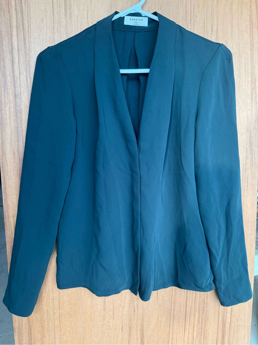 Aritzia Babaton Power Blouse XXS Hunter Green Long Sleeve V Neck Work Top